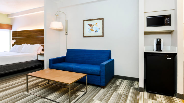 Holiday Inn Express Philadelphia NE Room