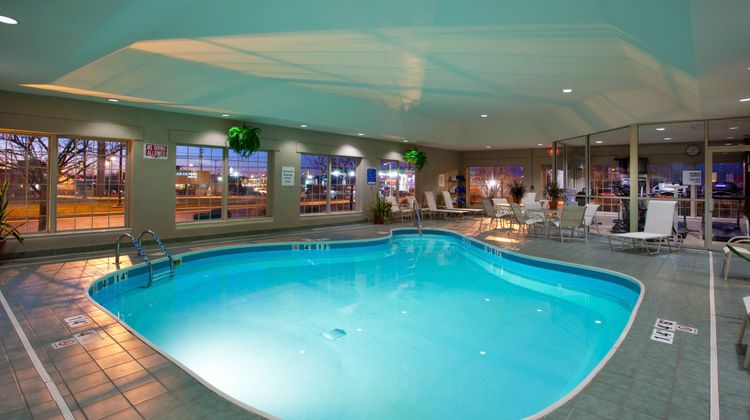 Holiday Inn Express Sunbury/Columbus Are Pool