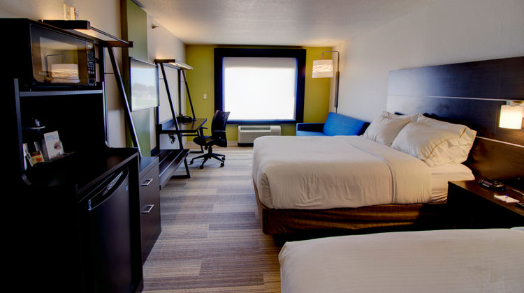Holiday Inn Express Hotel & Suites Room