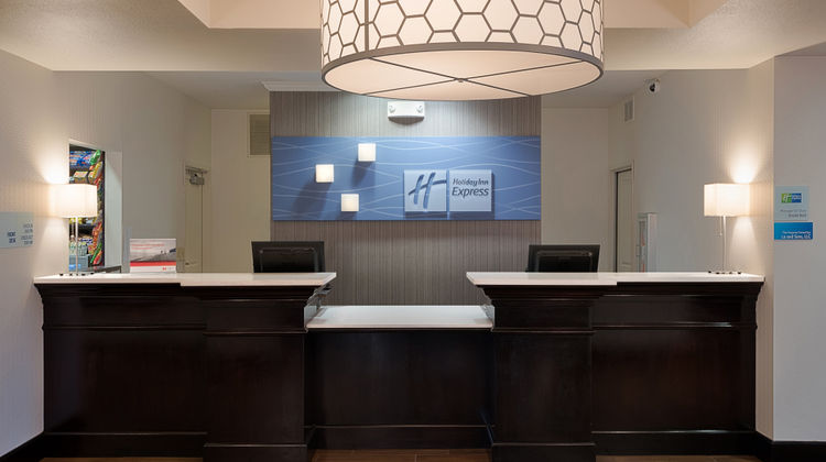 Holiday Inn Express Hotel & Suites Lobby