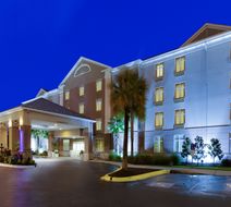 Holiday Inn Express Hotel & Suites Exterior