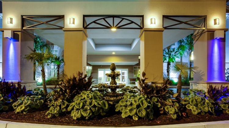 Holiday Inn Express Hotel & Suites Exterior