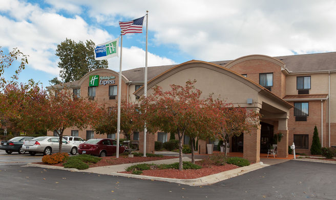 Holiday Inn Express & Suites Canton Exterior