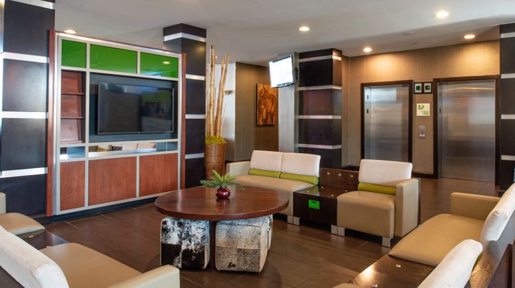Holiday Inn West Medical Center Lobby