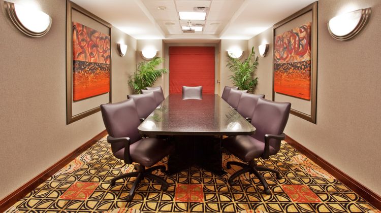 Holiday Inn Express Hotel & Suites Meeting