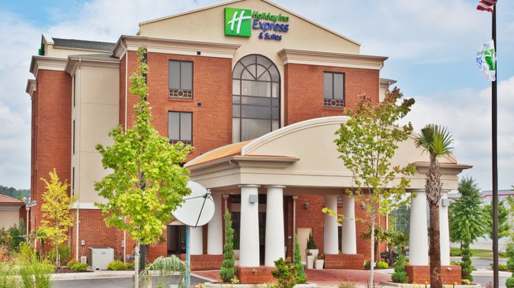 Holiday Inn Express Hotel & Suites Exterior