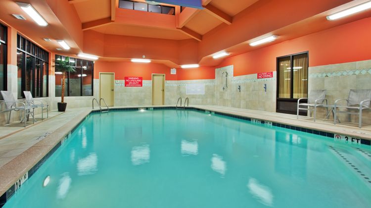 Holiday Inn Express Hotel & Suites Pool