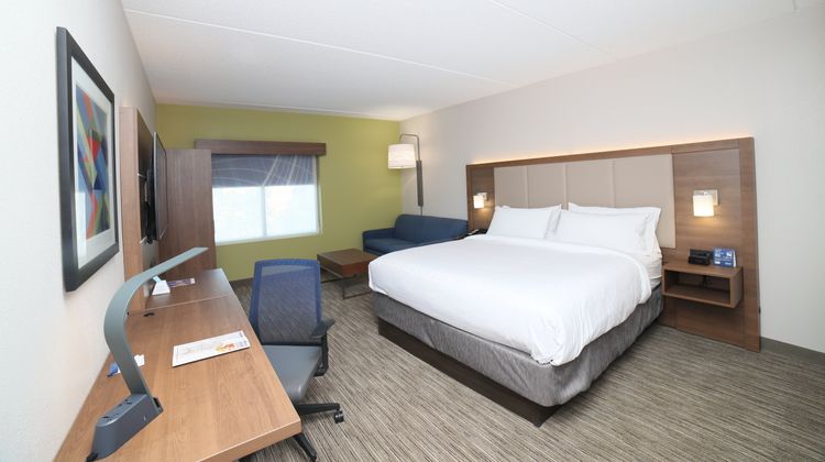 Holiday Inn Express Naperville Room
