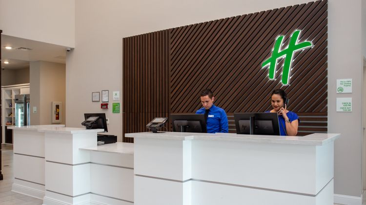 Holiday Inn & Suites Jefferson City Lobby