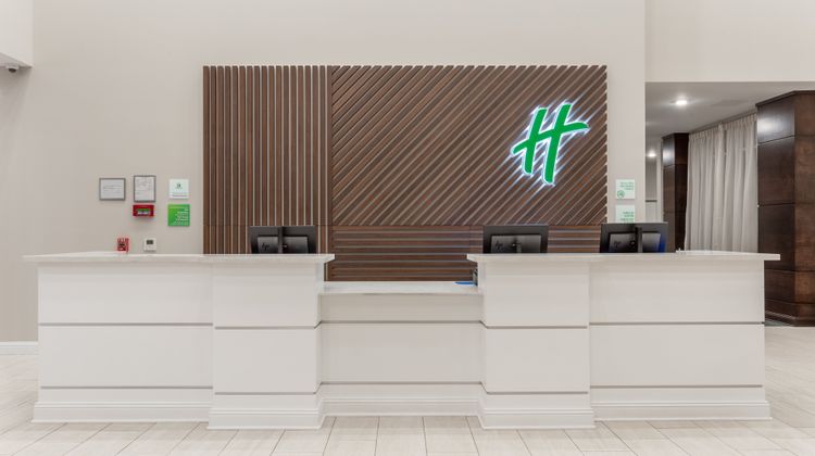 Holiday Inn & Suites Jefferson City Lobby