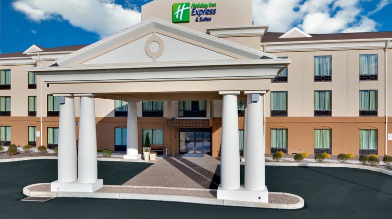 Holiday Inn Express Hotel  and  Suites Exterior. Images powered by <a href="https://www.leonardoworldwide.com" target="_blank" rel="noopener">Leonardo</a>.