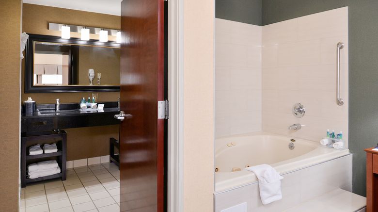 <b>Holiday Inn Express & Suites Suite</b>. Images powered by <a href="https://www.leonardoworldwide.com/" title="Leonardo Worldwide" target="_blank">Leonardo</a>.