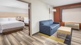 Holiday Inn Express & Suites Airport Suite