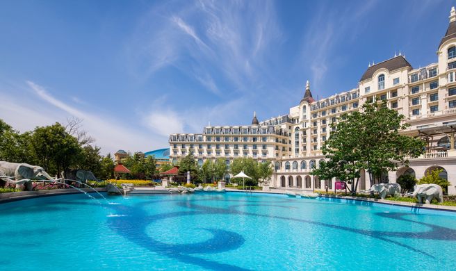 Crowne Plaza Qingdao Ocean Spring Resort Exterior