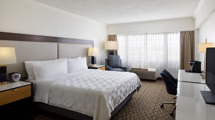 Holiday Inn Clark-Newark Room