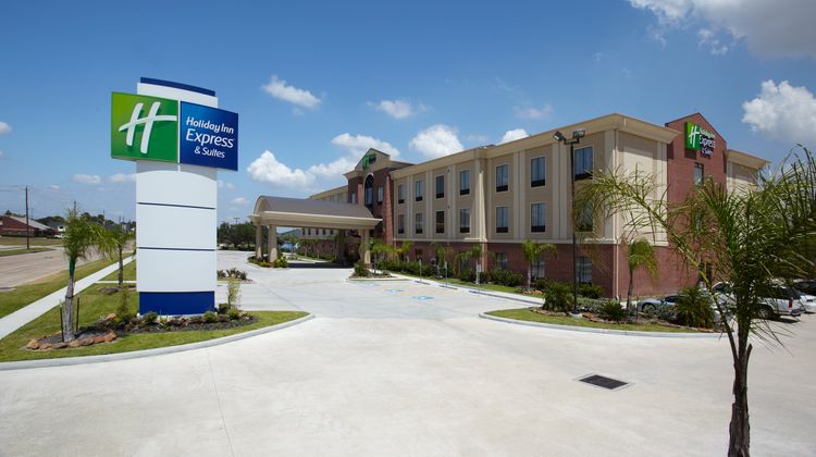 Holiday Inn Express Hotel & Suites Exterior