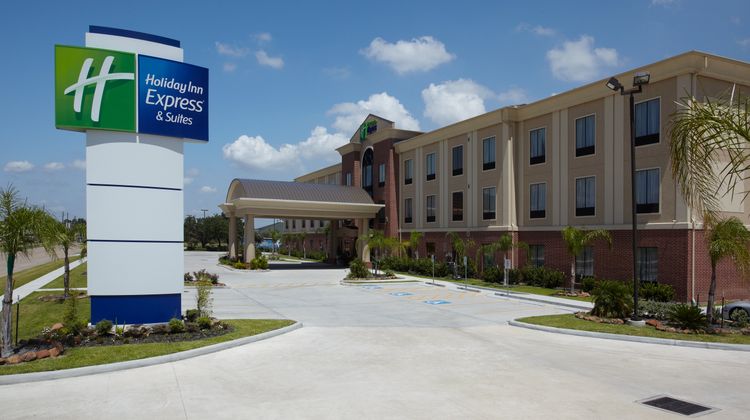 Holiday Inn Express Hotel & Suites Exterior