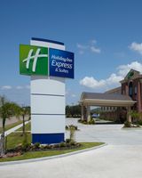 Holiday Inn Express Hotel & Suites