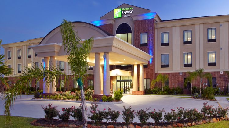 Holiday Inn Express Hotel & Suites Exterior