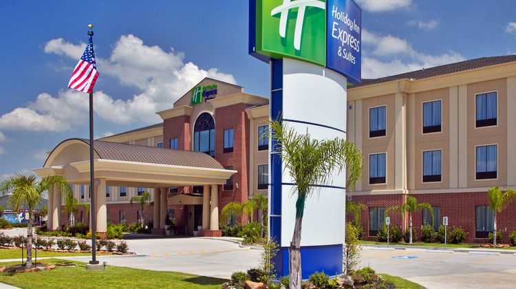 Holiday Inn Express Hotel & Suites Exterior