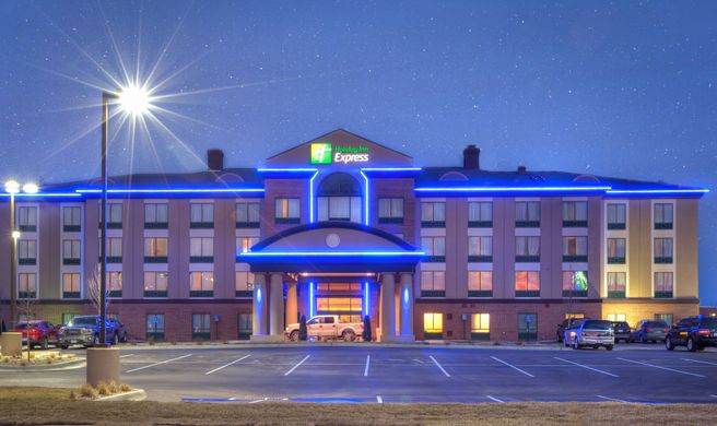 Holiday Inn Express Wichita South Exterior