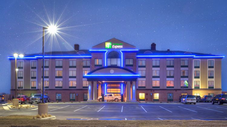Holiday Inn Express Wichita South Exterior