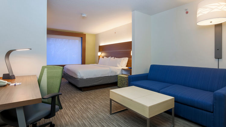Holiday Inn Express Rochester NE Room