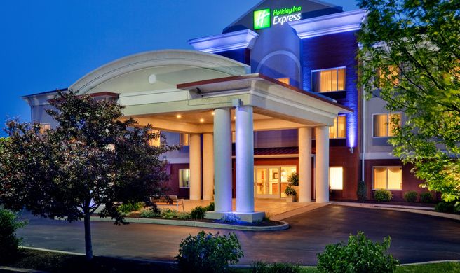 Holiday Inn Express Rochester NE Exterior