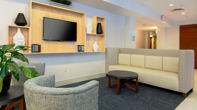 Holiday Inn Express Rochester NE Lobby