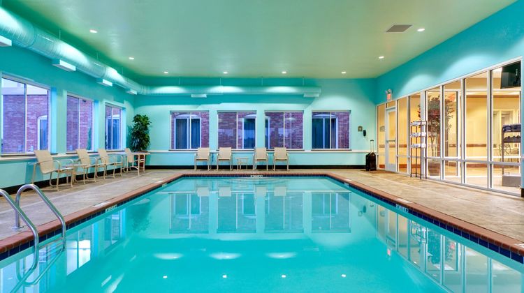 Holiday Inn Express Millington Pool