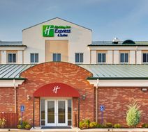 Holiday Inn Express Millington Exterior