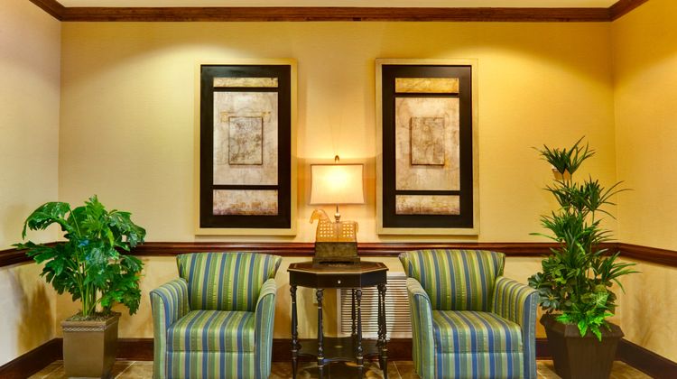 Holiday Inn Express Millington Lobby