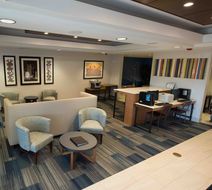 Holiday Inn Express Hotel & Suites Lobby