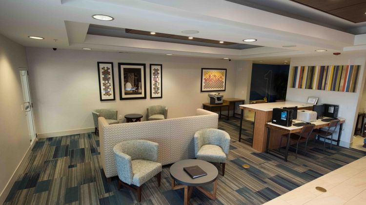 Holiday Inn Express Hotel & Suites Lobby