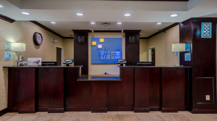 Holiday Inn Express Hotel & Suites Lobby
