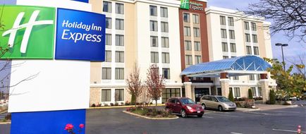 Holiday Inn Express Arlington Heights Exterior
