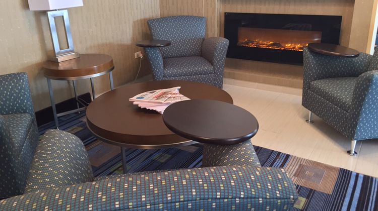 Holiday Inn Express Arlington Heights Lobby