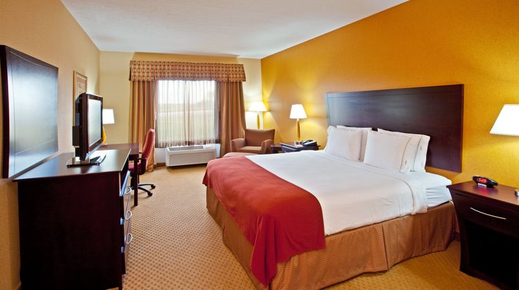 Holiday Inn Express Hotel & Suites Room