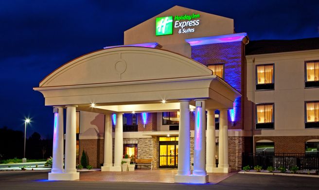 Holiday Inn Express Hotel & Suites Exterior
