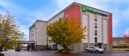Holiday Inn Express/Suites Fayetteville Exterior