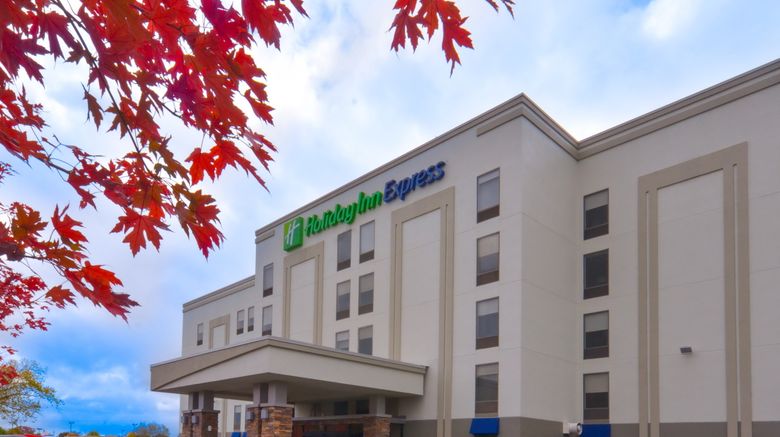 Holiday Inn Express/Suites Fayetteville Exterior. Images powered by <a href="https://www.leonardoworldwide.com" target="_blank" rel="noopener">Leonardo</a>.