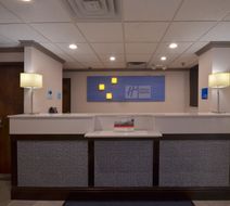 Holiday Inn Express/Suites Fayetteville Lobby