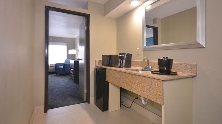 Holiday Inn Express/Suites Fayetteville Room