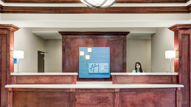 Holiday Inn Express Suites Raceland Lobby