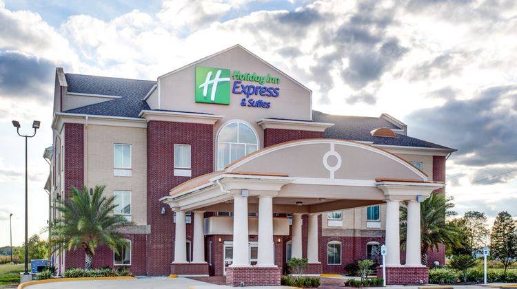 Holiday Inn Express Suites Raceland Exterior