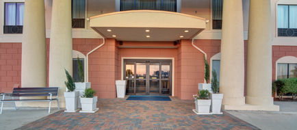 Holiday Inn Express & Suites Altus Exterior