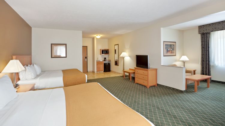 Holiday Inn Express Lincoln South Suite