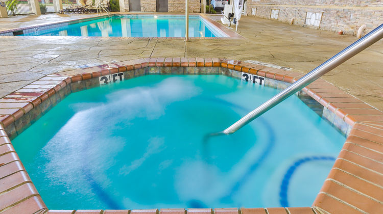 Holiday Inn Express Palestine Pool