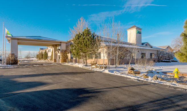 Holiday Inn Express Exterior