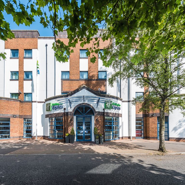 Holiday Inn Express Queens Quarter